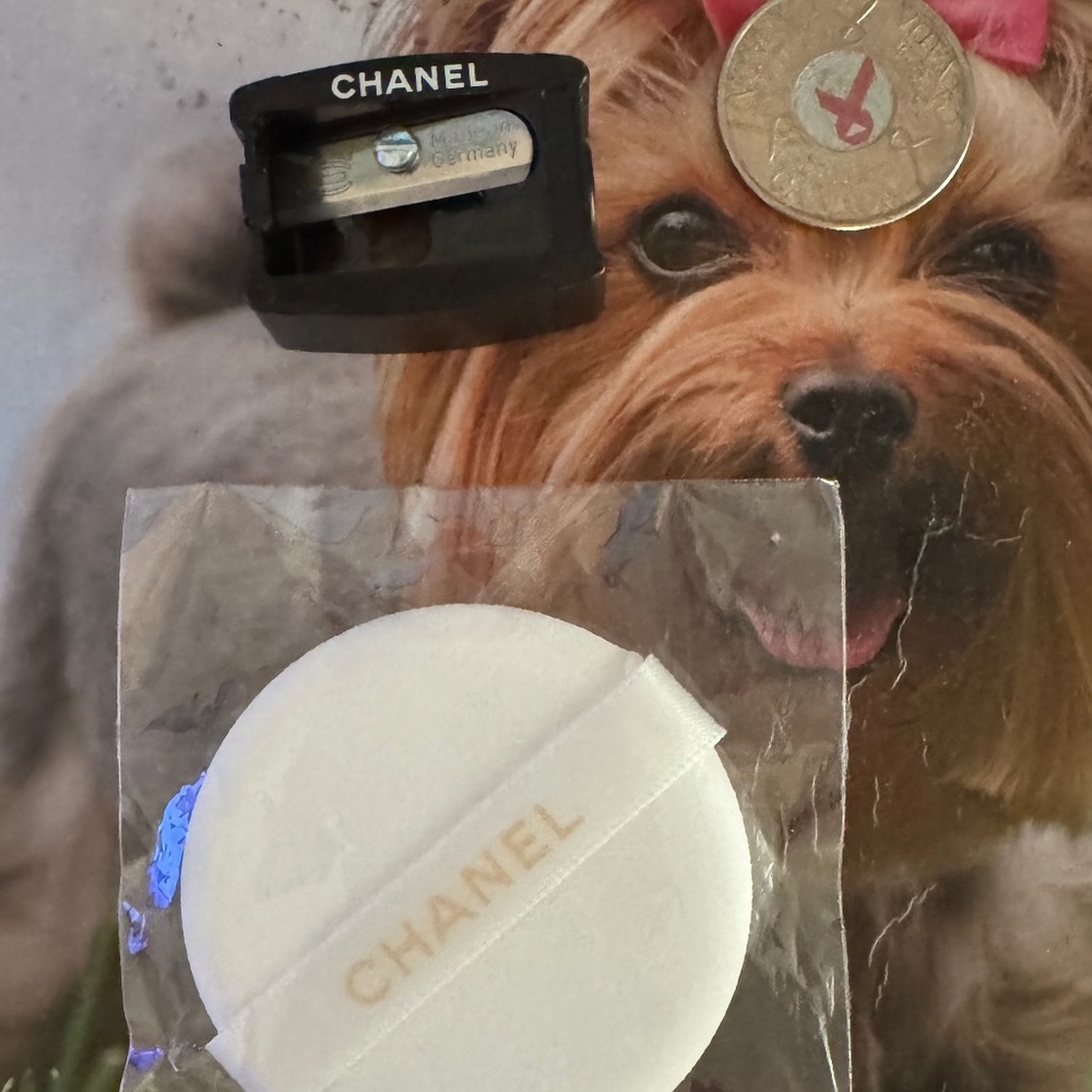 Bundle of Chanel sharpener &  Powder puff - New
